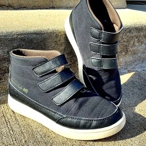 American Eagle Outfitters Black Kids Velcro High Top Sneakers
